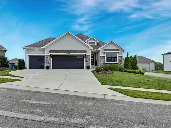 17104 Bradshaw St, Overland Park, KS 66221