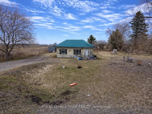 2191 County Road 1 Rd, North Dundas, ON K0E 1S0