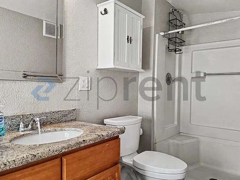 517 13th St #B — Photo 17