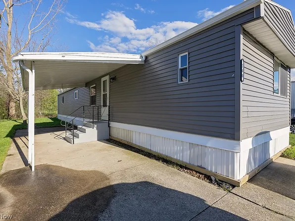 160 Kentucky Dr, Elyria, OH 44035
