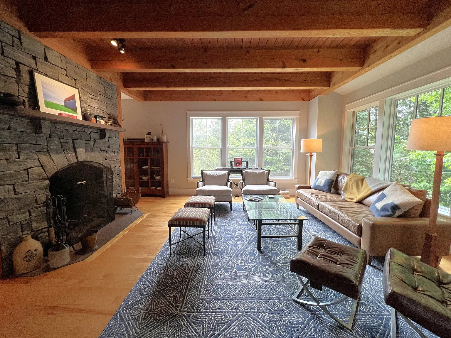 4 bed, 4.5 bath, 4000 sqft, $14,500 — Photo 1