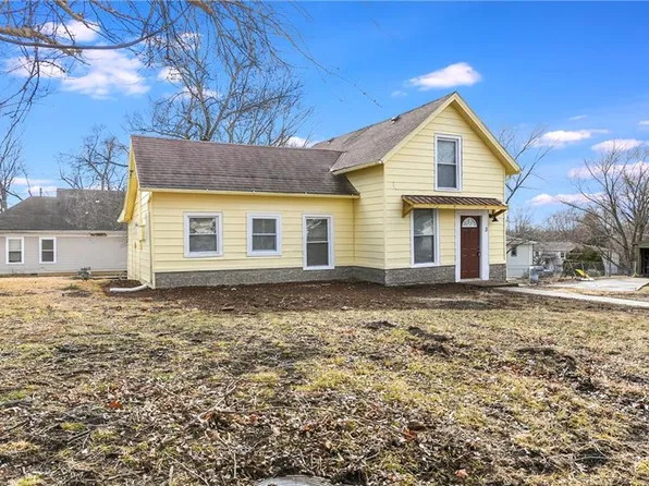 3 E Park St, Paola, KS 66071
