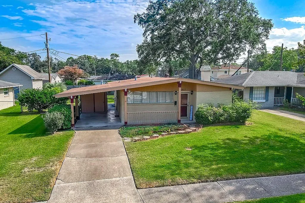 9817 Martha Ln — Photo 1