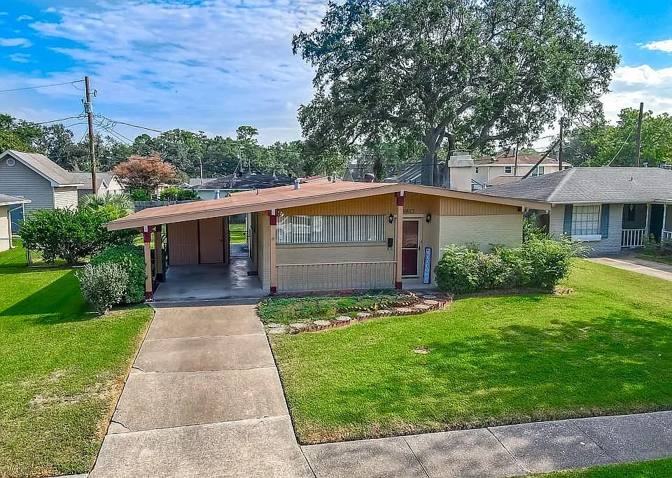 9817 Martha Ln