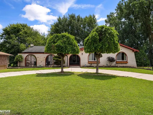37632 Joanne Dr, Clinton Township, MI 48036