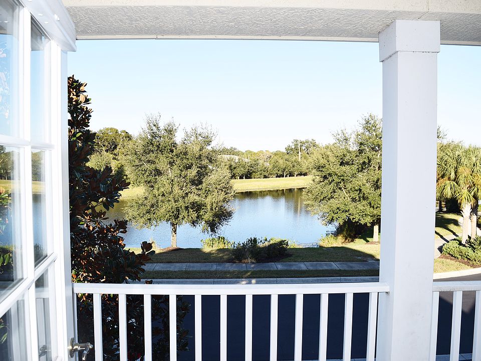 Lake views upstairs balcony!