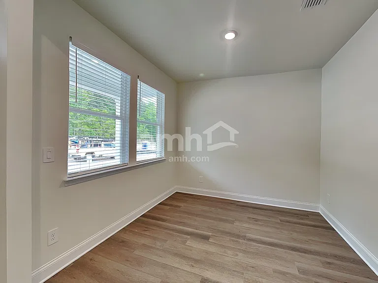 3327 Emzy Dr — Photo 10