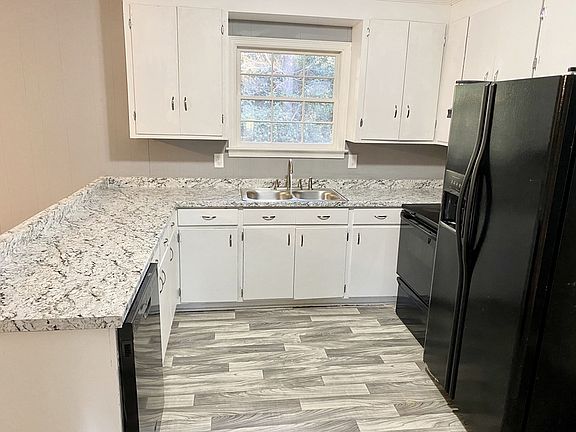 3rd image of 43 Loganberry Cir