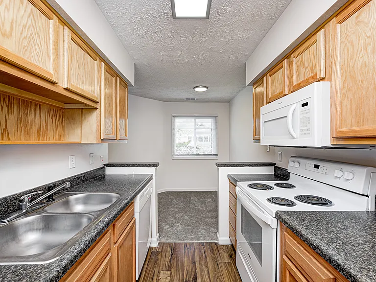Greenfield Knoll Apartments — Photo 9