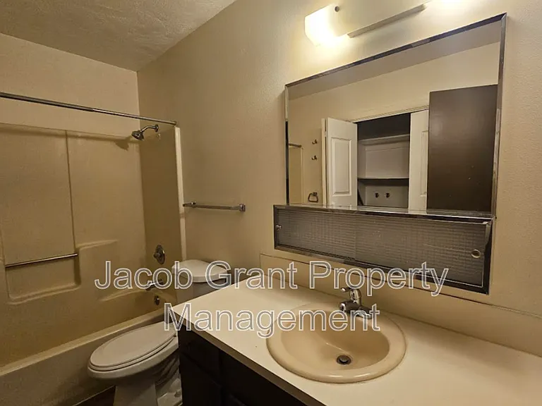 731 N Fanning Ave #735 — Photo 9