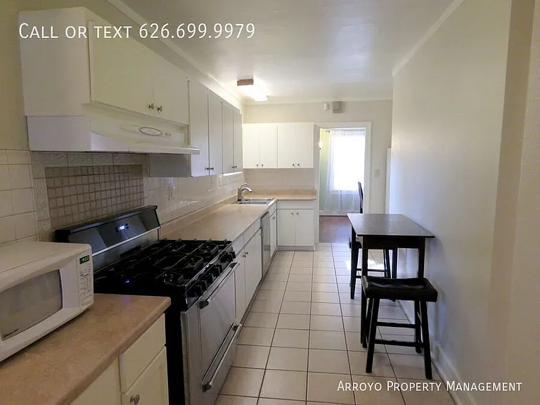 968 E Howard St — Photo 10