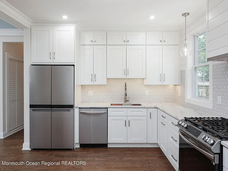55 Hudson Ave — Photo 12