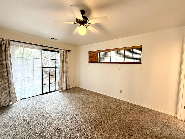 1595 Sierry Peaks Dr — Photo 9