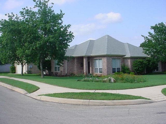 1st image of 1754 Oak Forest Dr