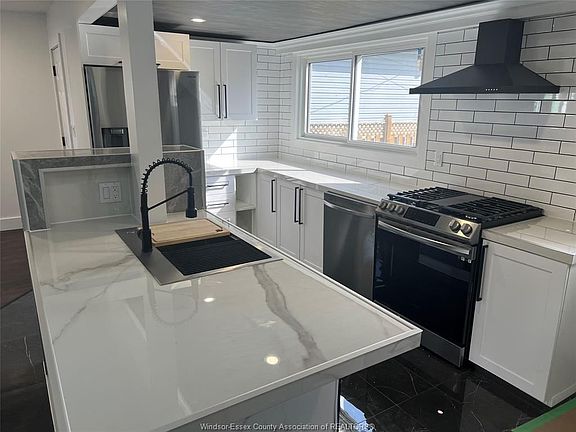 4th image of 1354 McKay Ave