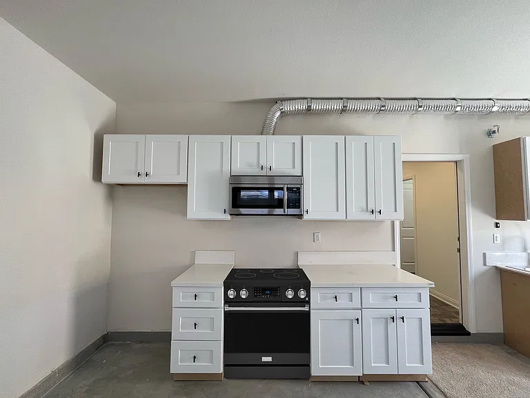 755 Royal County Ct — Photo 14