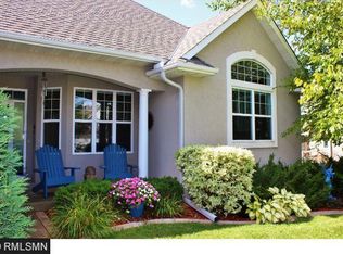 9034 Horizon Dr, Shakopee, MN 55379