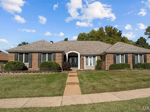 21 Meditation Way Ct, Florissant, MO 63031