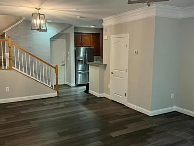 2248 Margraf Cir — Photo 2