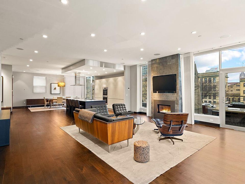 1st image of 755 East Kilbourn AVENUE #4
