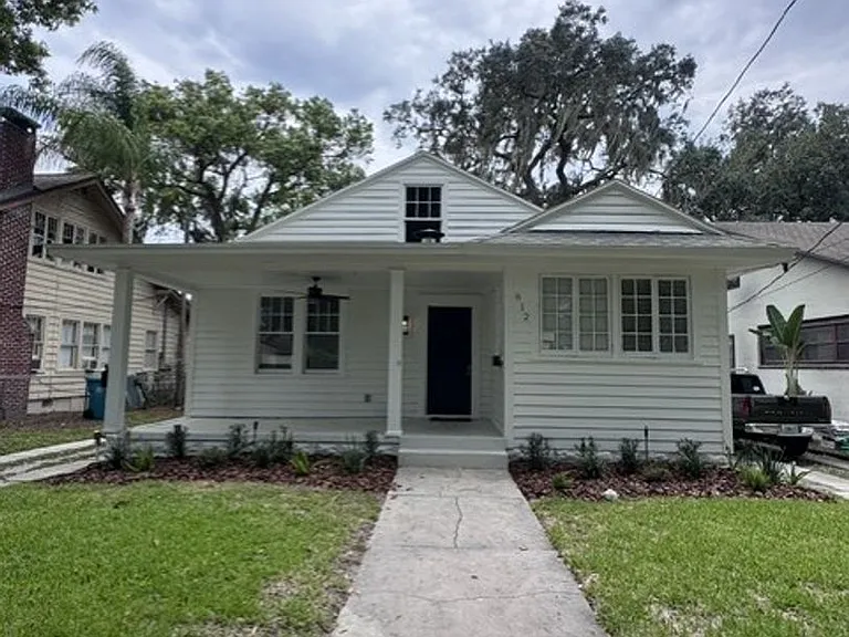 812 Harwood St — Photo 2