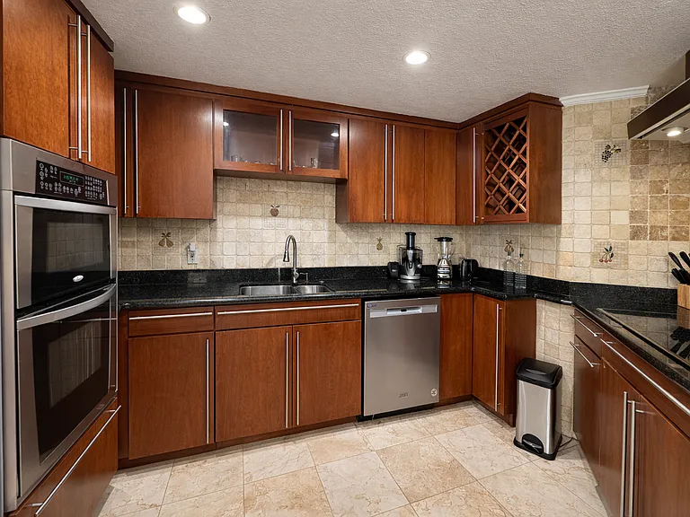 801 Brickell Bay Dr #470 — Photo 2