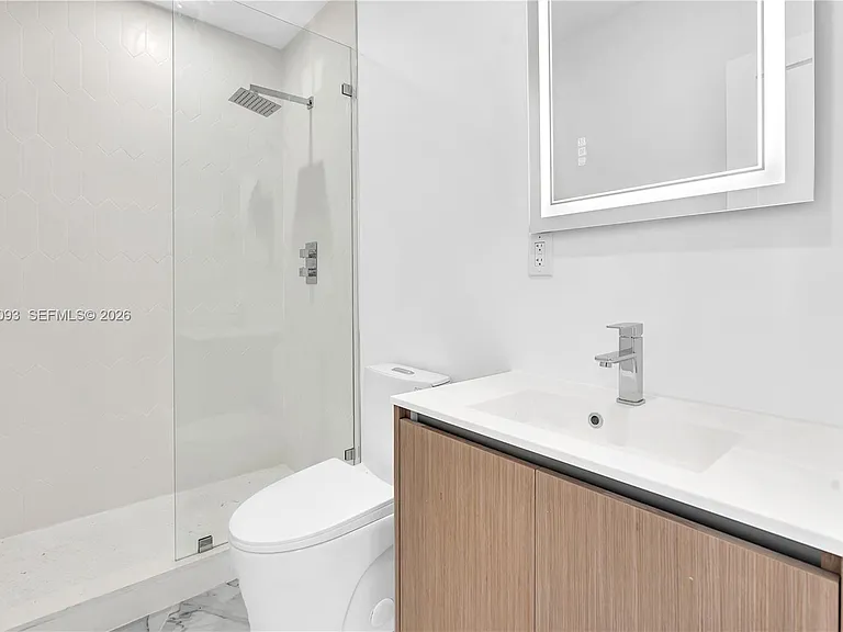 11900 N Bayshore Dr #206 — Photo 5