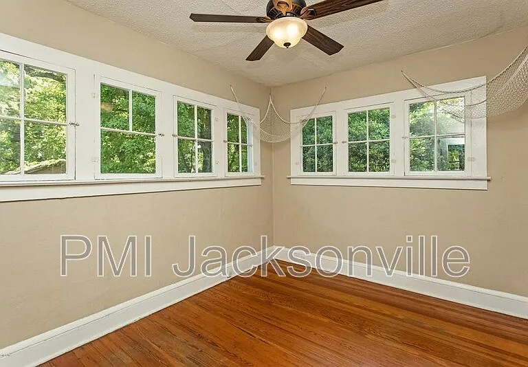 1211 Hollywood Ave — Photo 12
