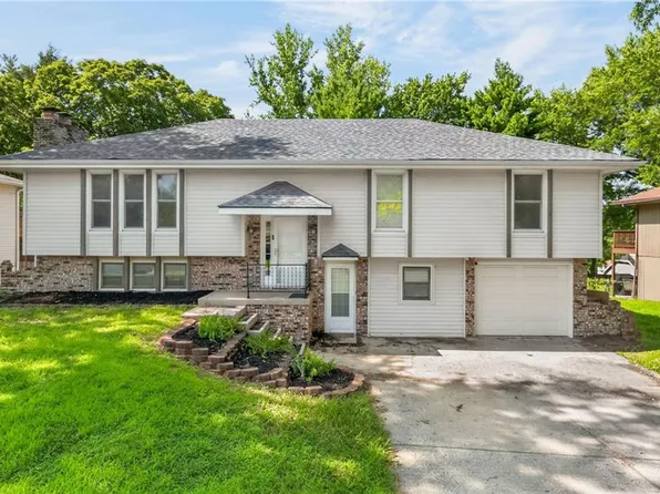 5524 NW Raintree Dr, Kansas City, MO 64152