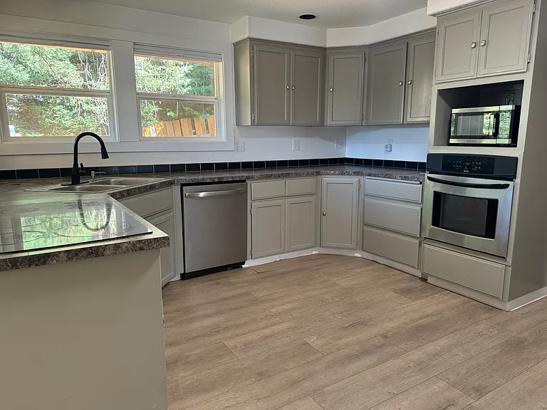 NW 32nd Ave — Photo 12