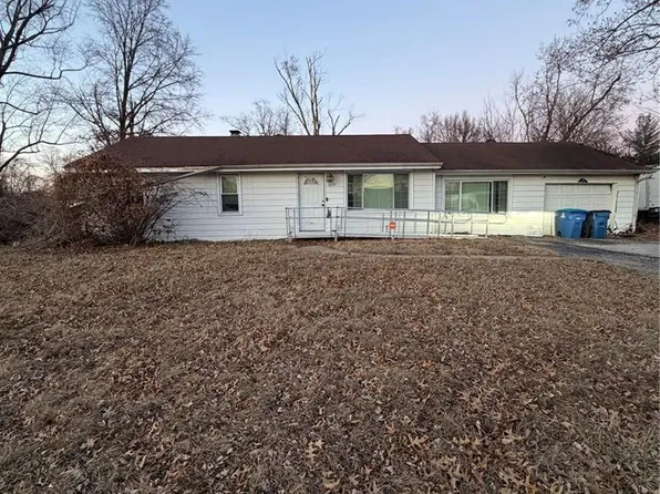 1019 Farmview Dr, Saint Louis, MO 63138