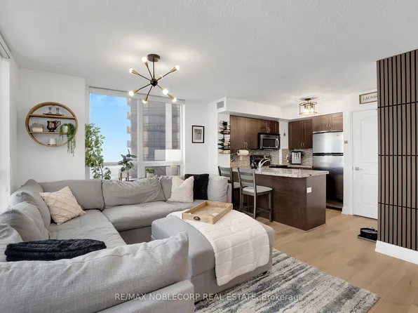 1060 Sheppard Ave W #917, Toronto, ON M3J 0G7
