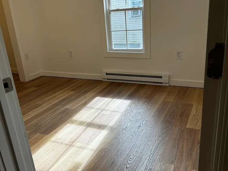 32 Main St #B — Photo 4