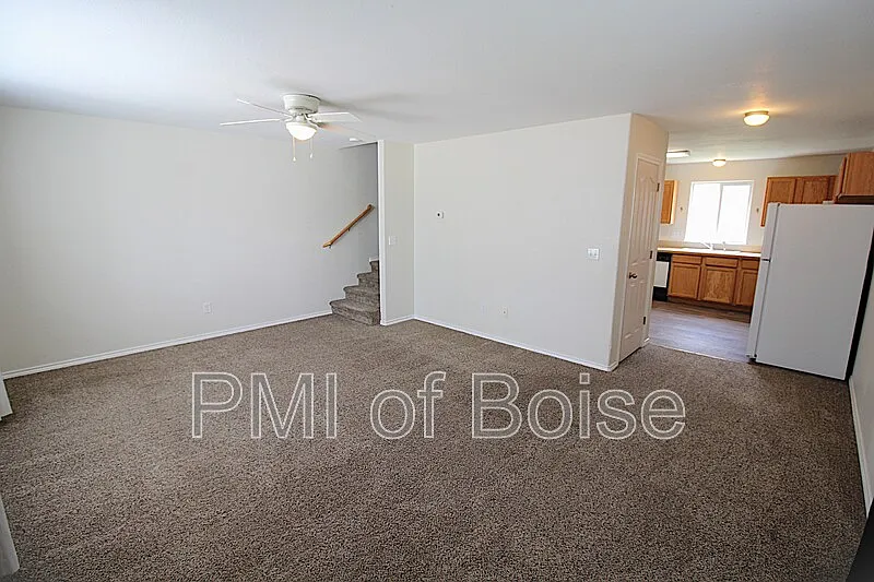 1031 E Iowa Ave #4