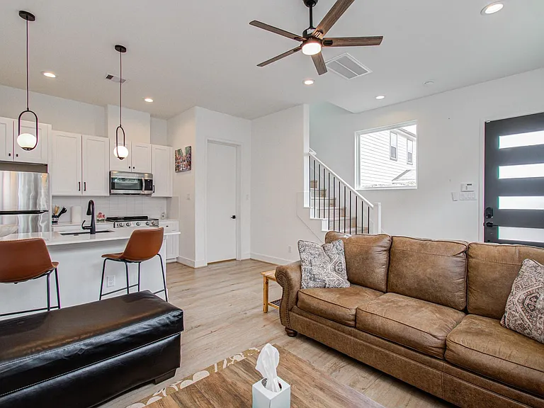 203 Danna Ln #D — Photo 6