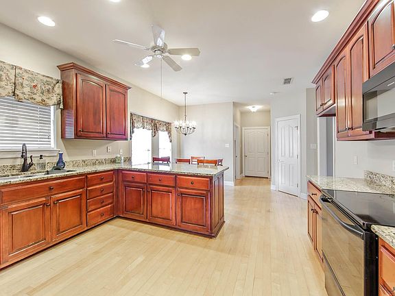 4th image of 123 Lindsey Dr