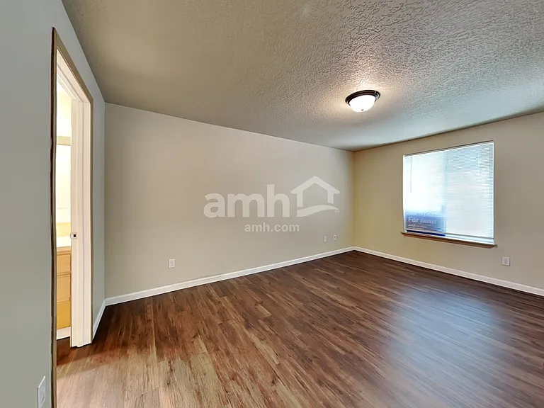 2144 E 3rd St — Photo 8