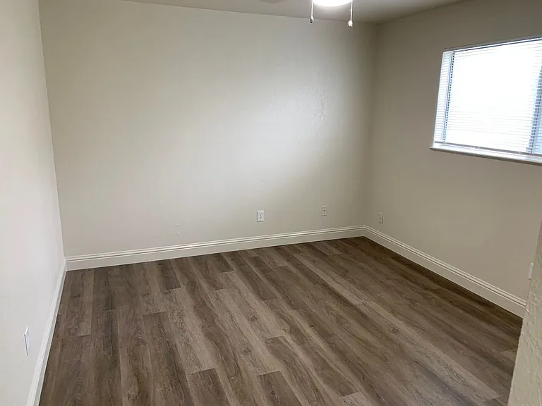 Yosemite Avenue Apartments — Photo 5