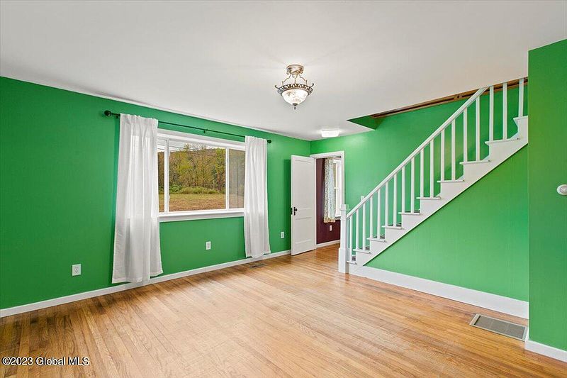 5th image of 14 Sand Bank Road