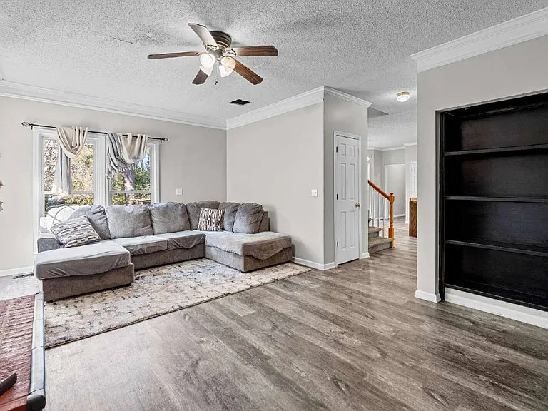 255 Woodstream Dr — Photo 6