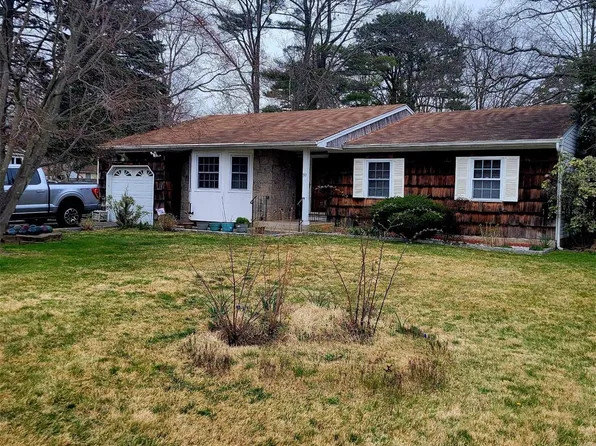 39 Montauk Avenue, Brentwood, NY 11717