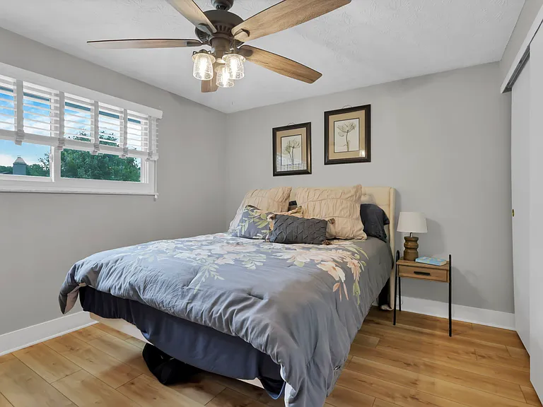 548 Theori Ave — Photo 32