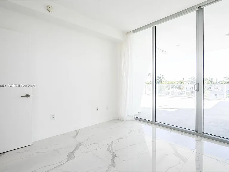 8425 Crespi Blvd #303 — Photo 11