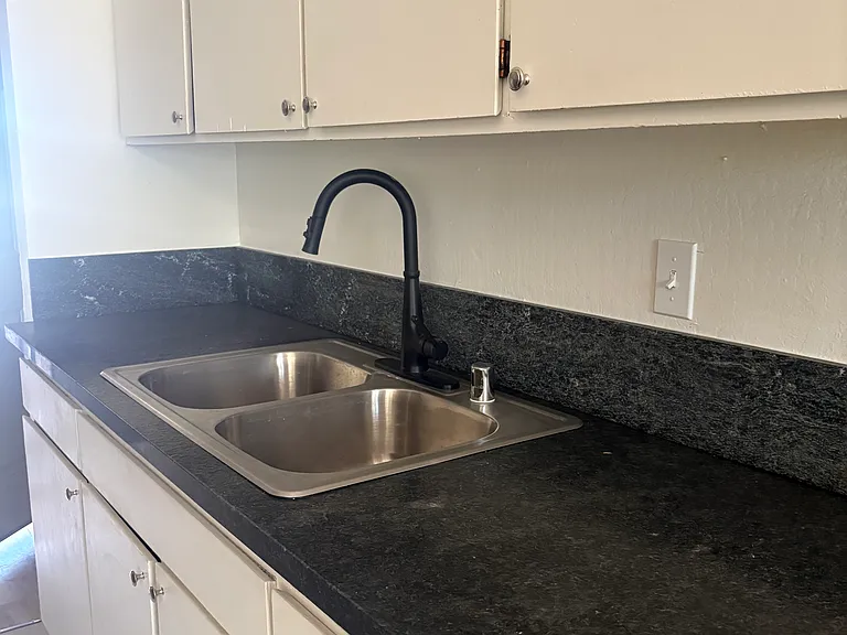 163 Pleasant Ave #6 — Photo 13