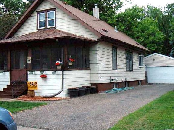 driveway to detached garage