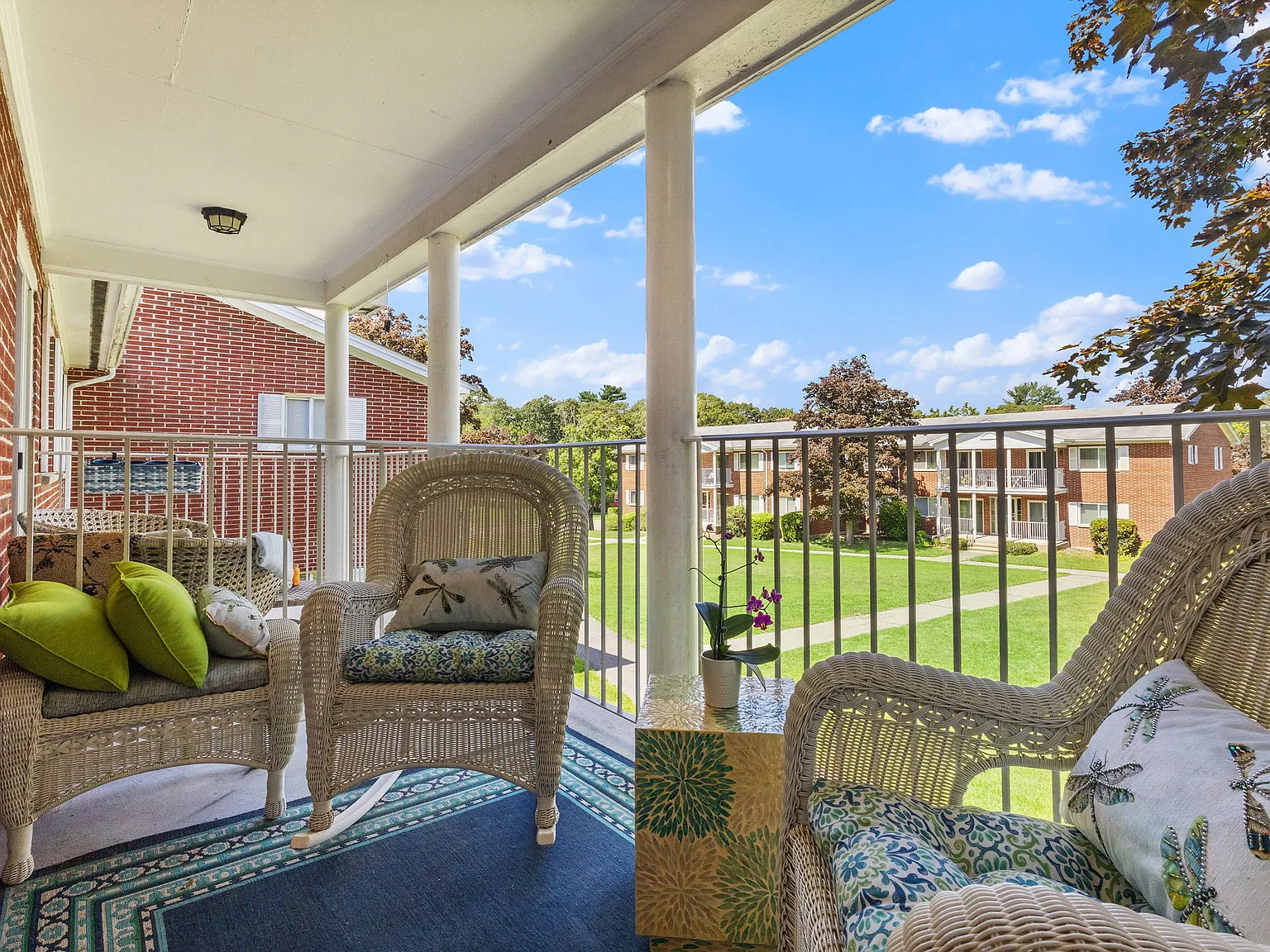 2 bed, 913 sqft, $2,400 — Photo 4