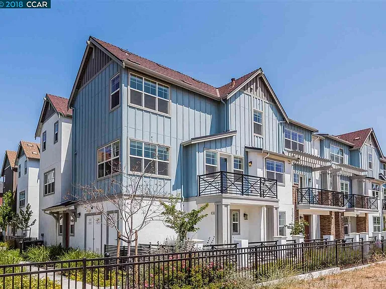 3895 Camino Loop — Photo 1