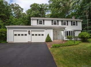 3 Amy Ln, Simsbury, CT 06070