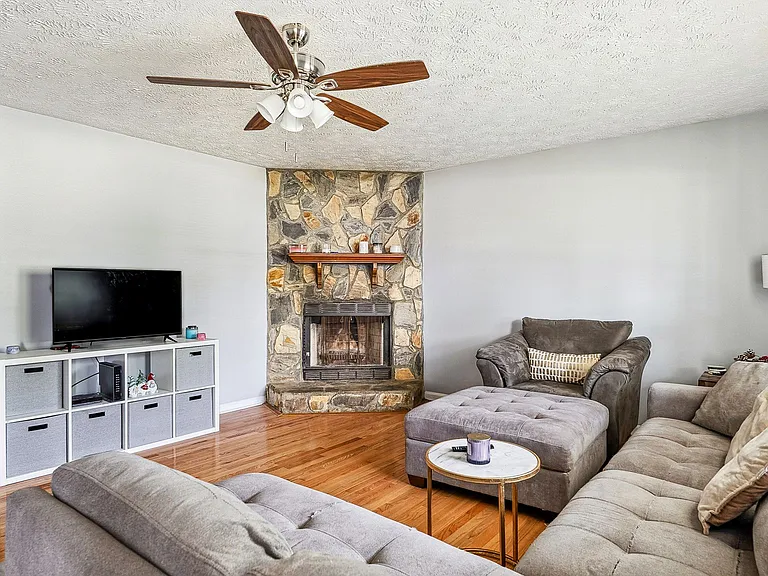 5017 Tangerine Dr — Photo 3