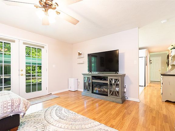 4th image of 446 New Hope Rd